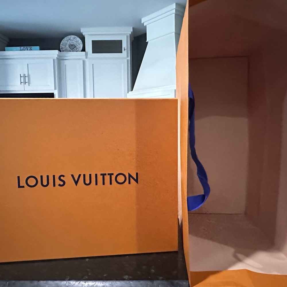 Large box and shopping bag